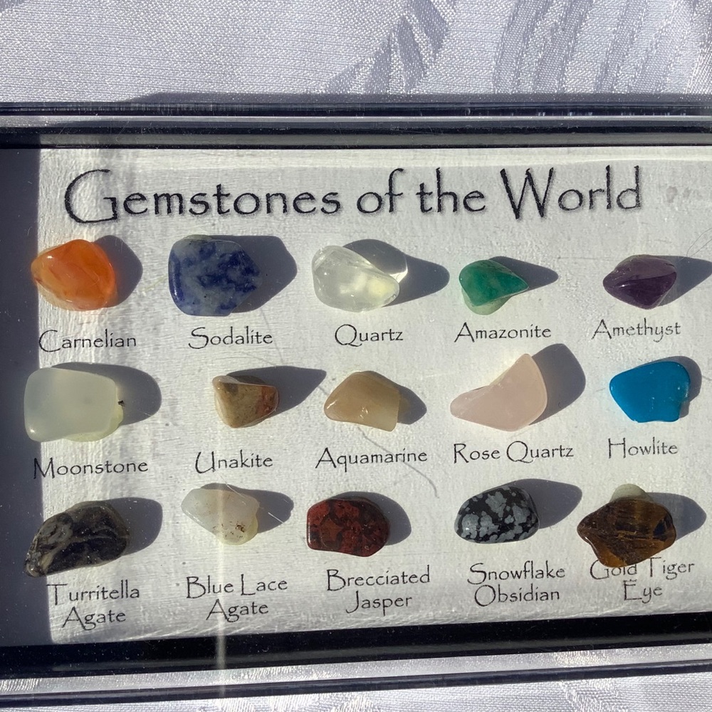 Gemstones of The World Tiny Collection of Stones - Picture 2 of 5